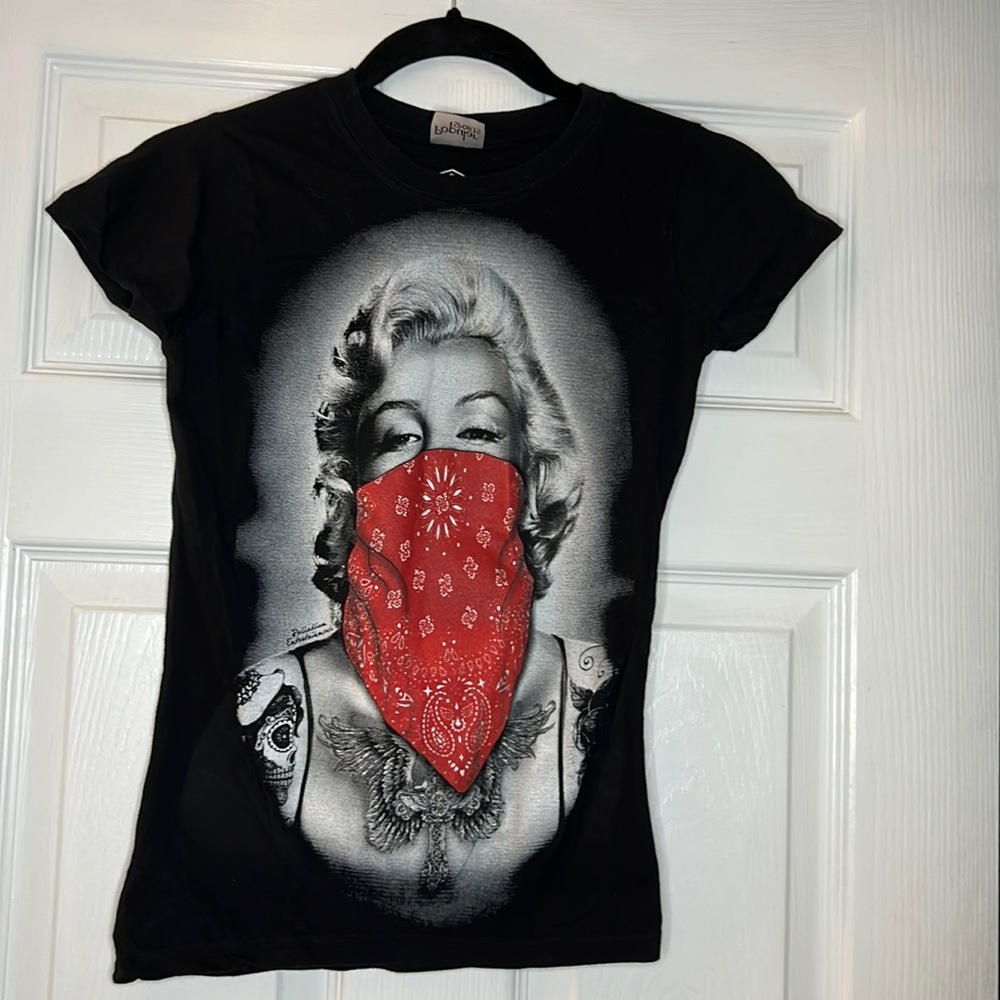 Black Popular Sports Tee Shirt Size Small